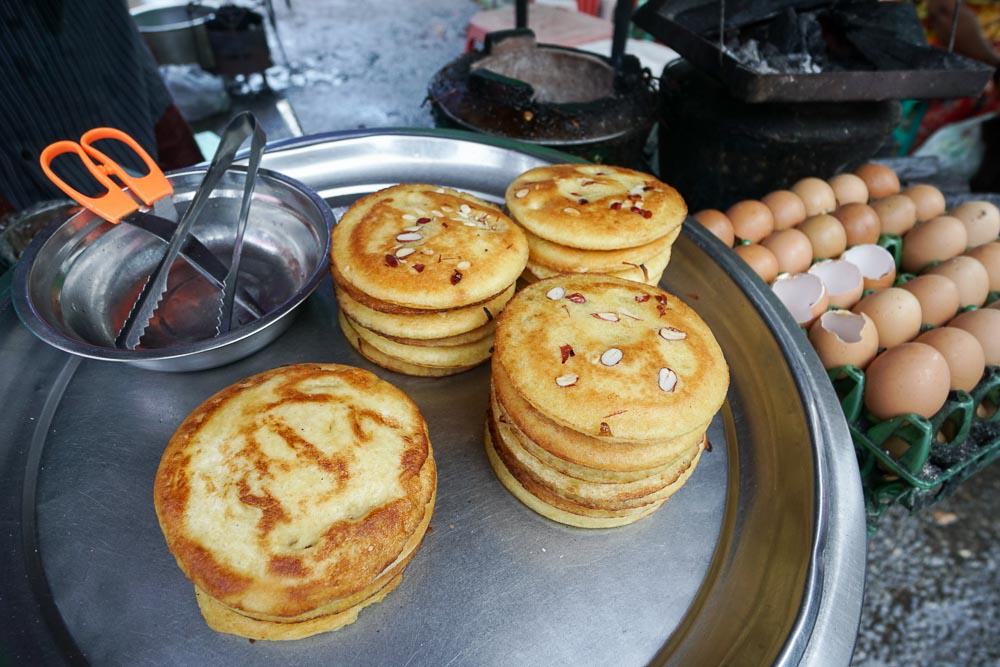 eating-street-food-things-to-do-in-myanmar-3